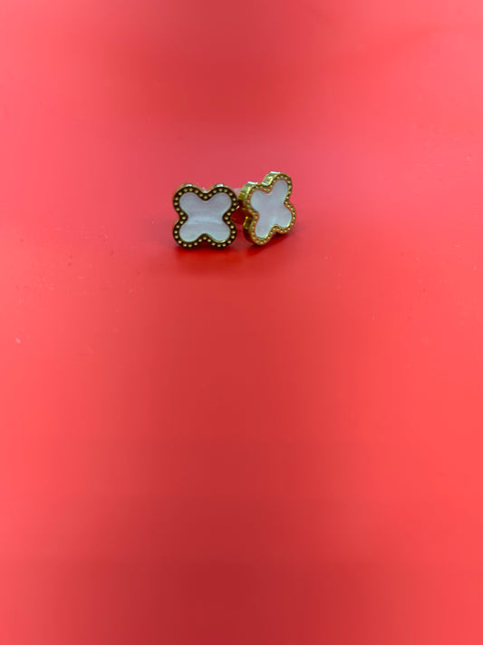 Flerty Leaf Stud